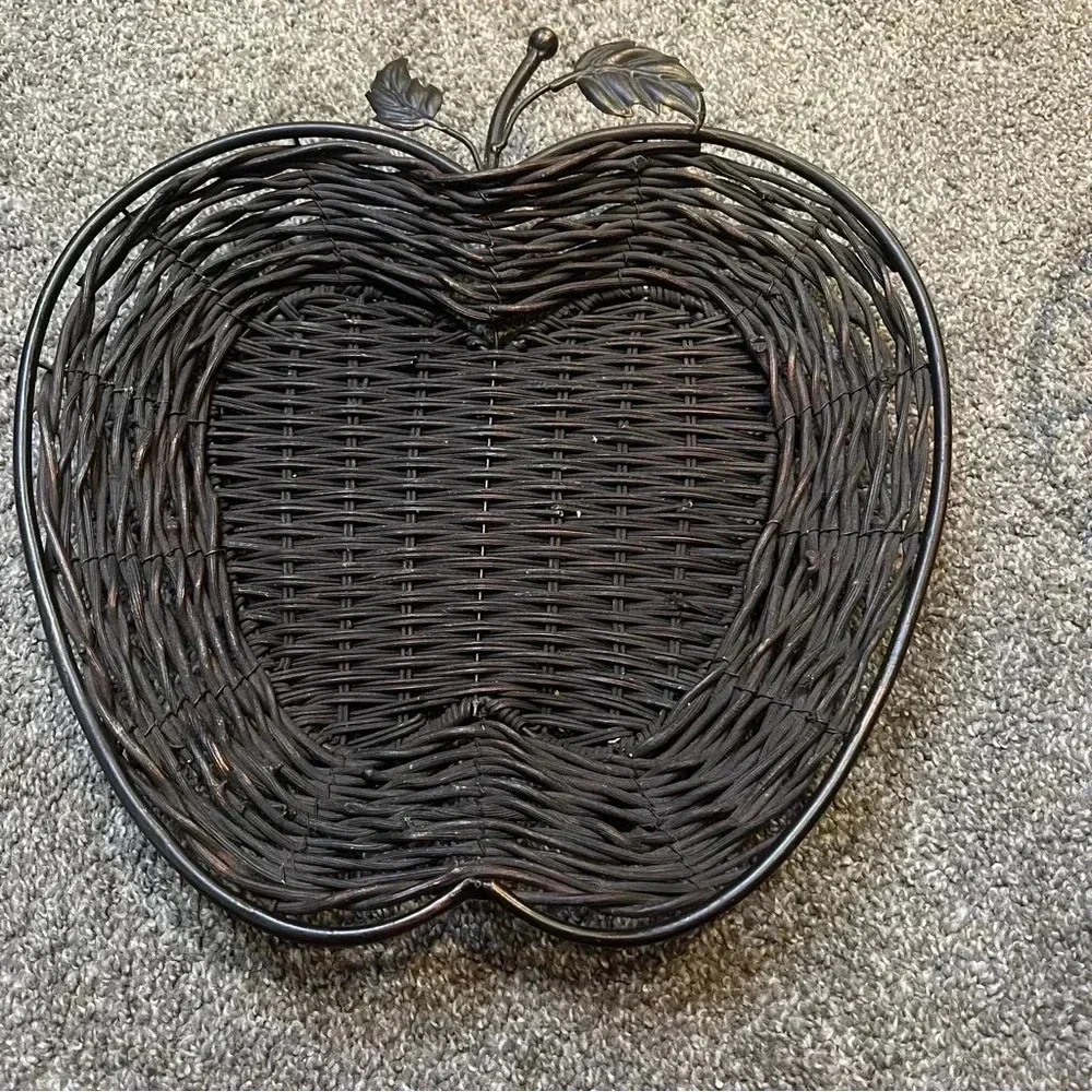 Vintage Metal And Wicker Apple Shaped Basket - Picture 1 of 3